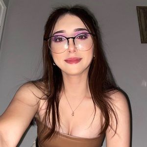 Meet your Posher, Daniela